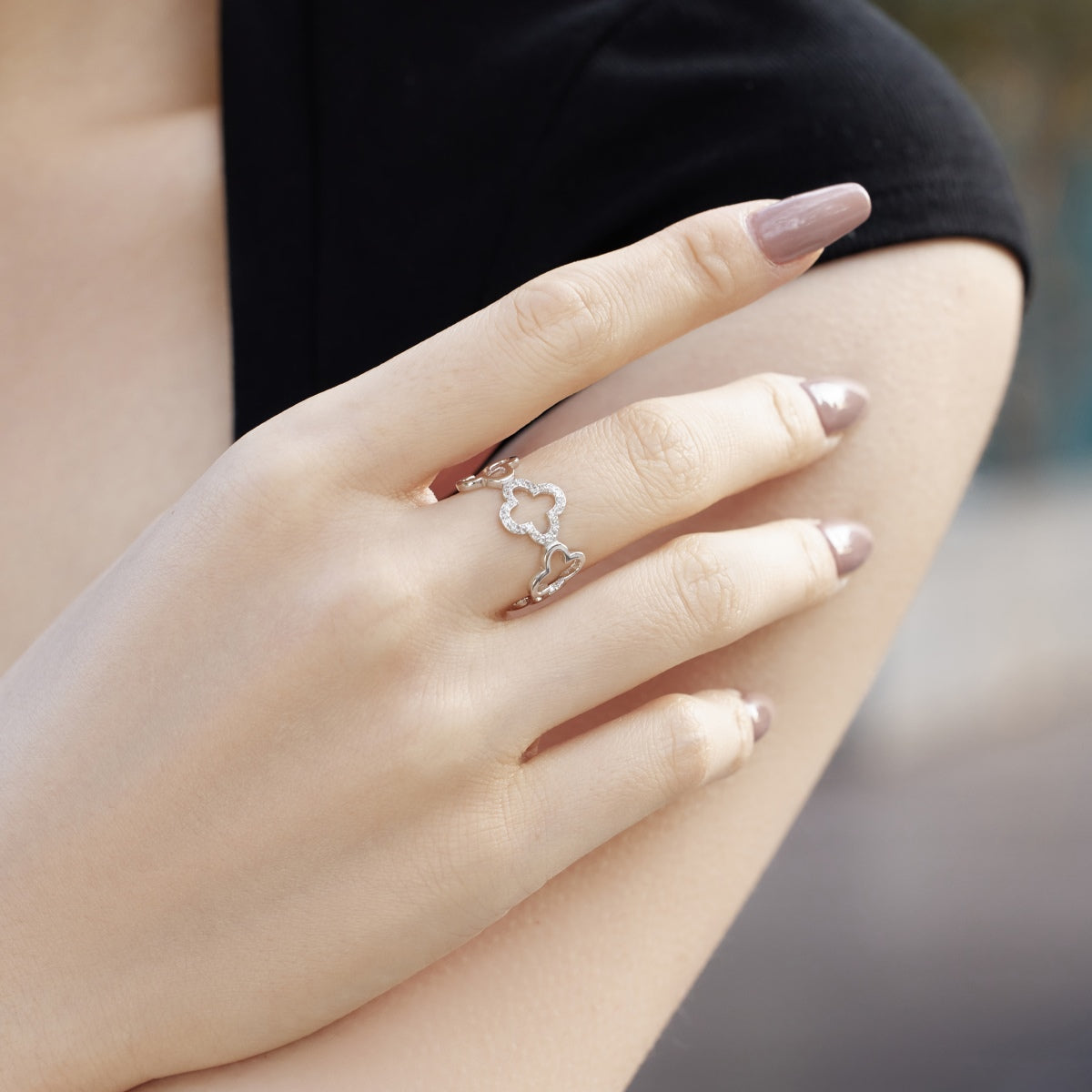 [Everoly JW]Hollow Design Four-Leaf Clover Flower Shape Ring