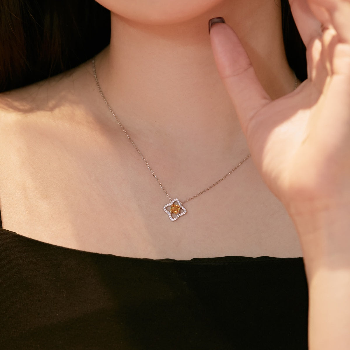 [Everoly JW]Exquisite Flower Shape Princess Cut Necklace