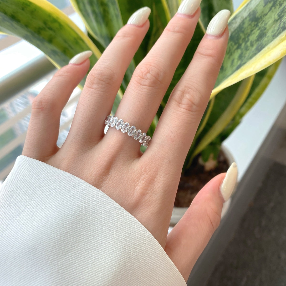 [Everoly JW]Ornate Oval Cut Tennis Ring