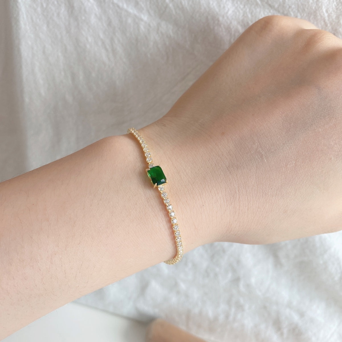 [Everoly JW]1.0 Carat Unique Emerald Cut Banquet Bracelet