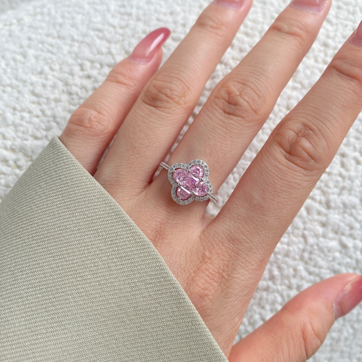 [Everoly JW]Luxurious Eternity Flower Shape Banquet Ring