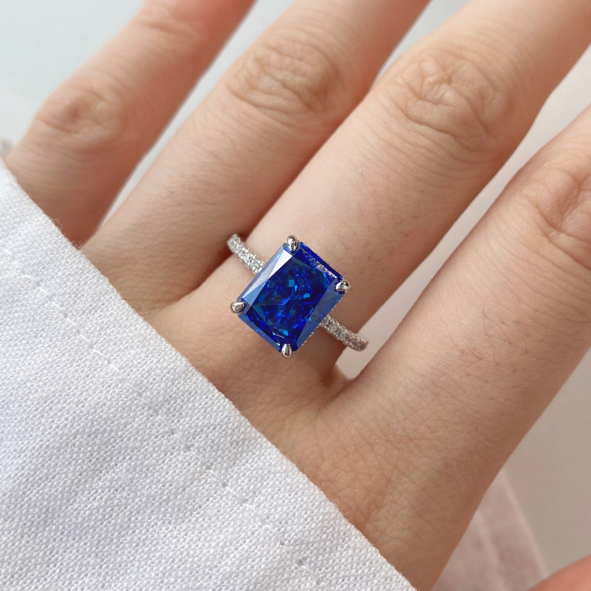 [Everoly JW]4.0 Carat Luxurious Engagement Ring