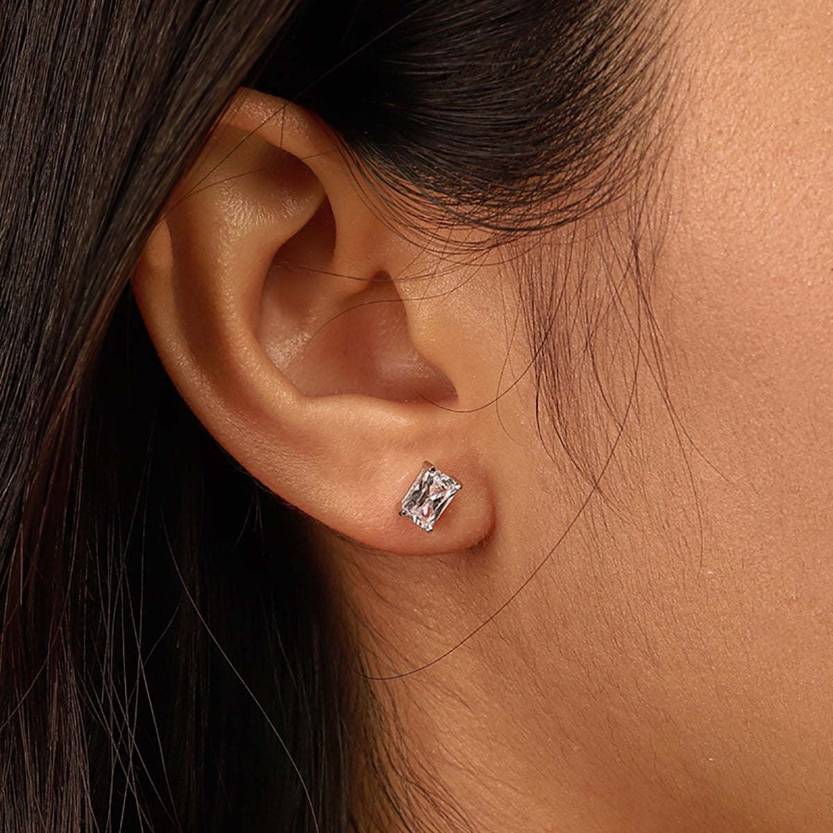 [Everoly JW]Stylish Shiny Rectangular Center Stone Stud Earrings