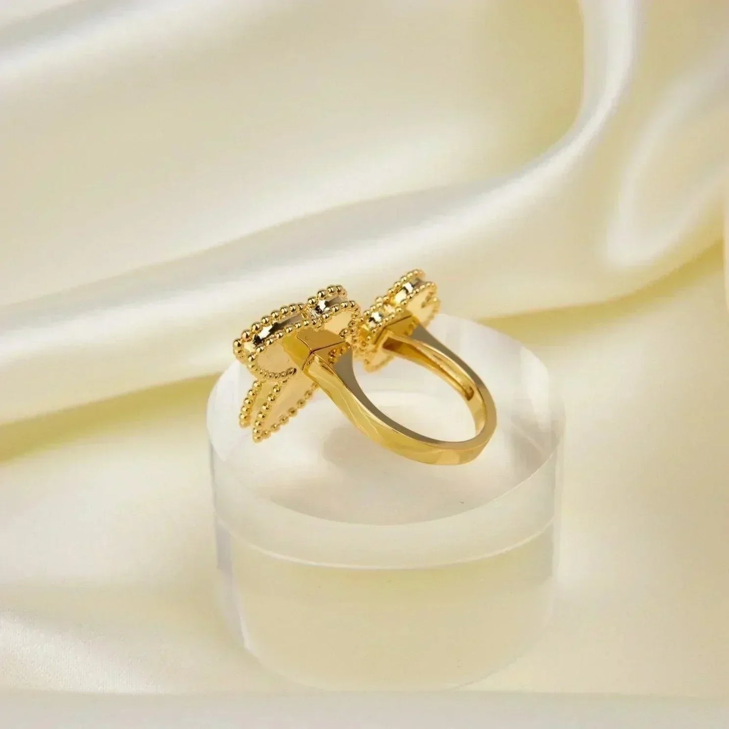 [Everoly JW]LUCKY BETWEEN THE FINGER RING