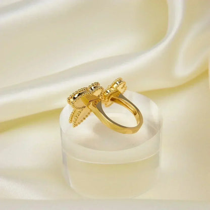 [Everoly JW]LUCKY BETWEEN THE FINGER RING