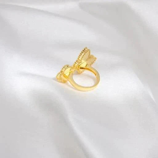 [Everoly JW]LUCKY BETWEEN THE FINGER RING