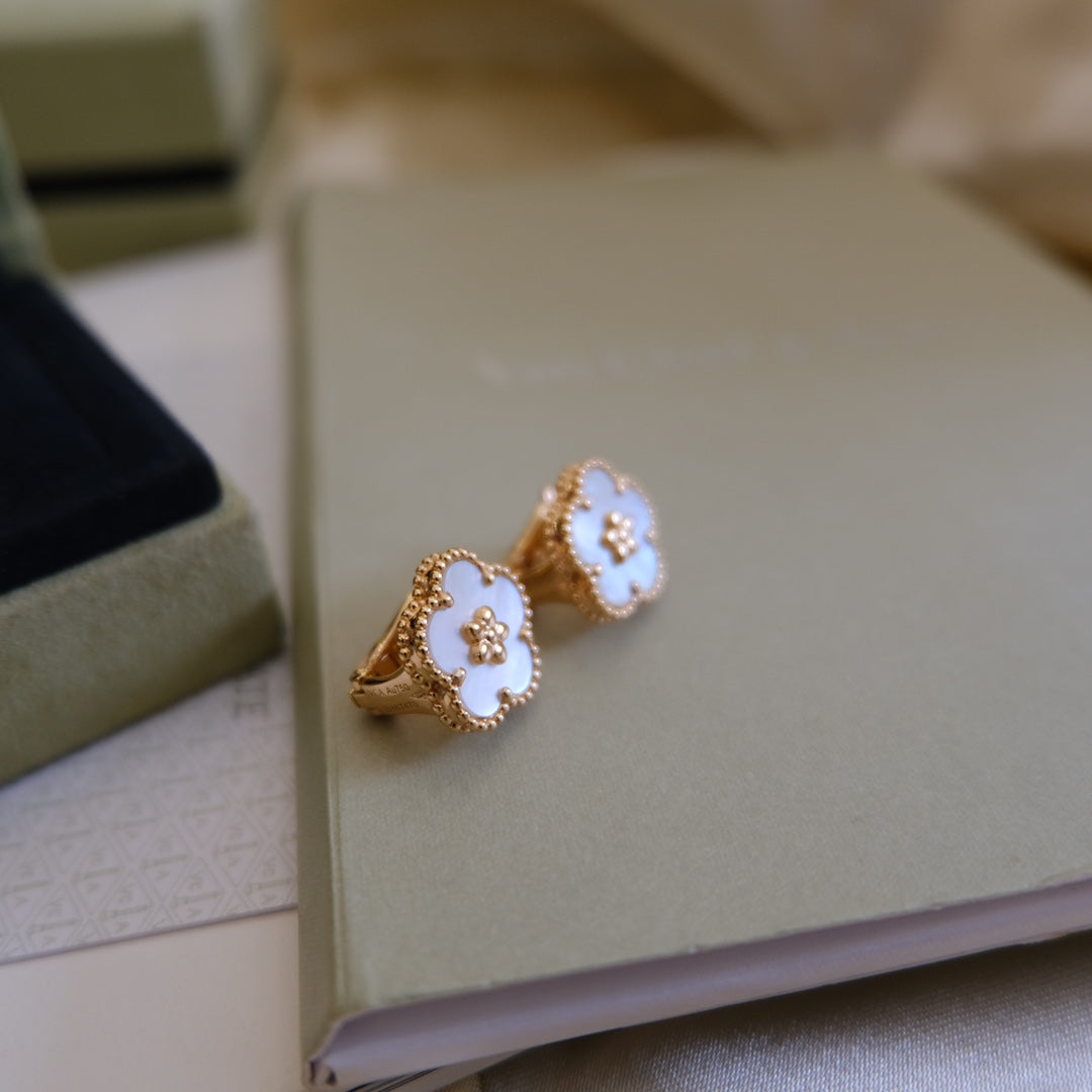 [Everoly JW]LUCKY PINK GOLD WHITE MOP EARRINGS