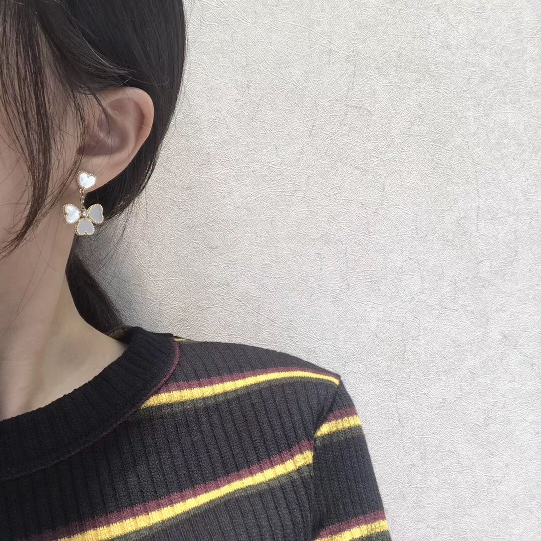 [Everoly JW]CLOVER SWEET WHITE MOP EARRINGS