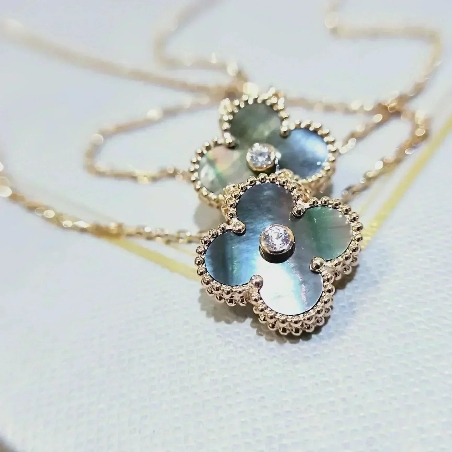 [Everoly JW]CLOVER 15MM DIAMOND AND MOTHER-OF-GREY NECKLACE