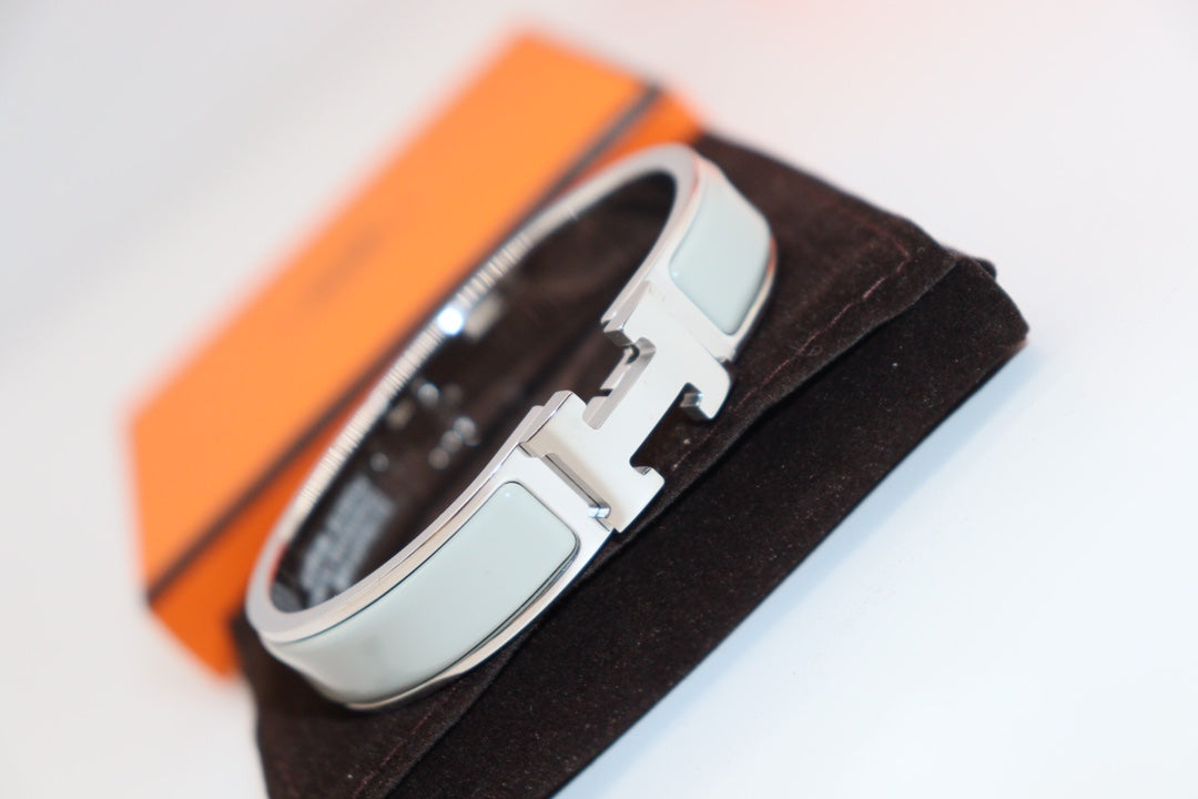 [Everoly JW]H LIGHT BLUE BRACELET