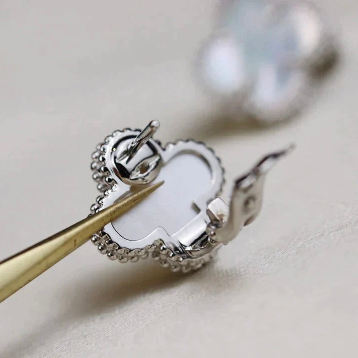 [Everoly JW]CLOVER MEDIUM 1 MOTIFS  WHITE MOP EARRINGS SILVER