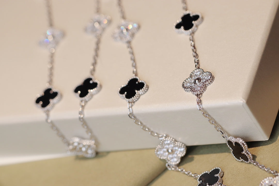[Everoly JW]CLOVER 20 MOTIFS ONYX DIAMOND SILVER
