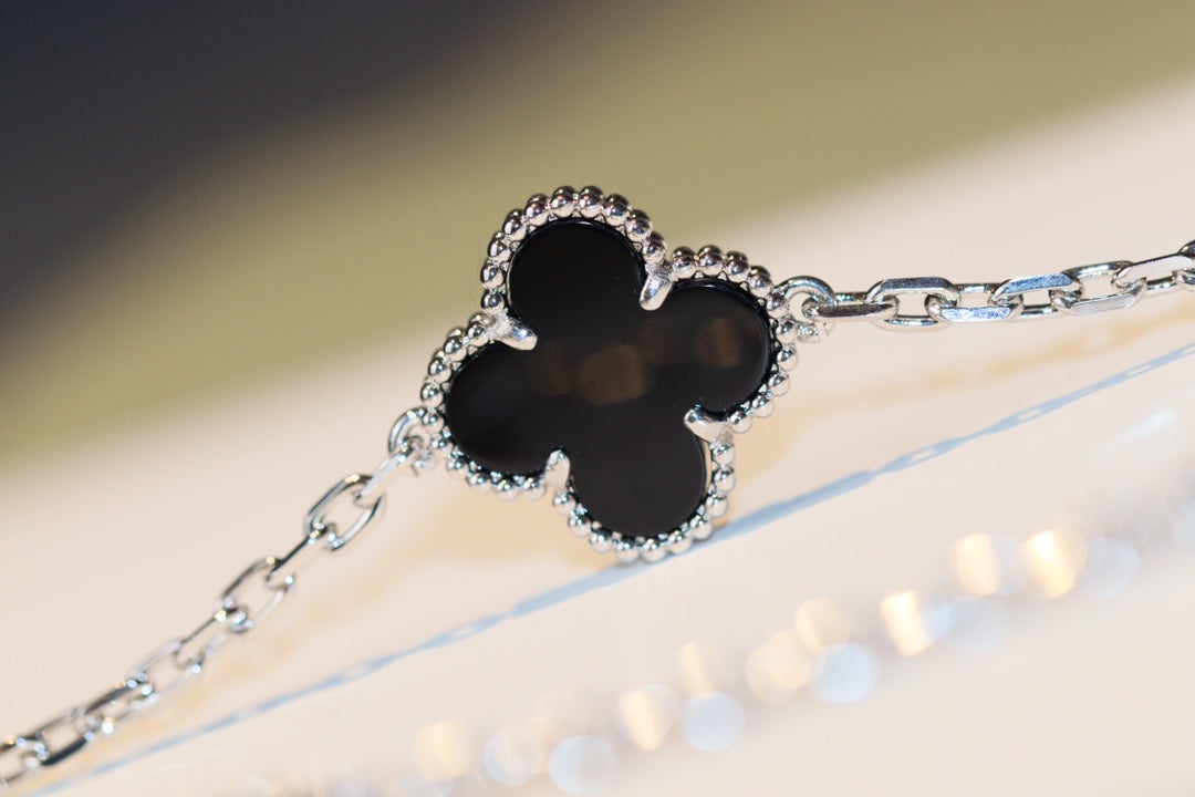 [Everoly JW]CLOVER 20 MOTIFS ONYX DIAMOND SILVER