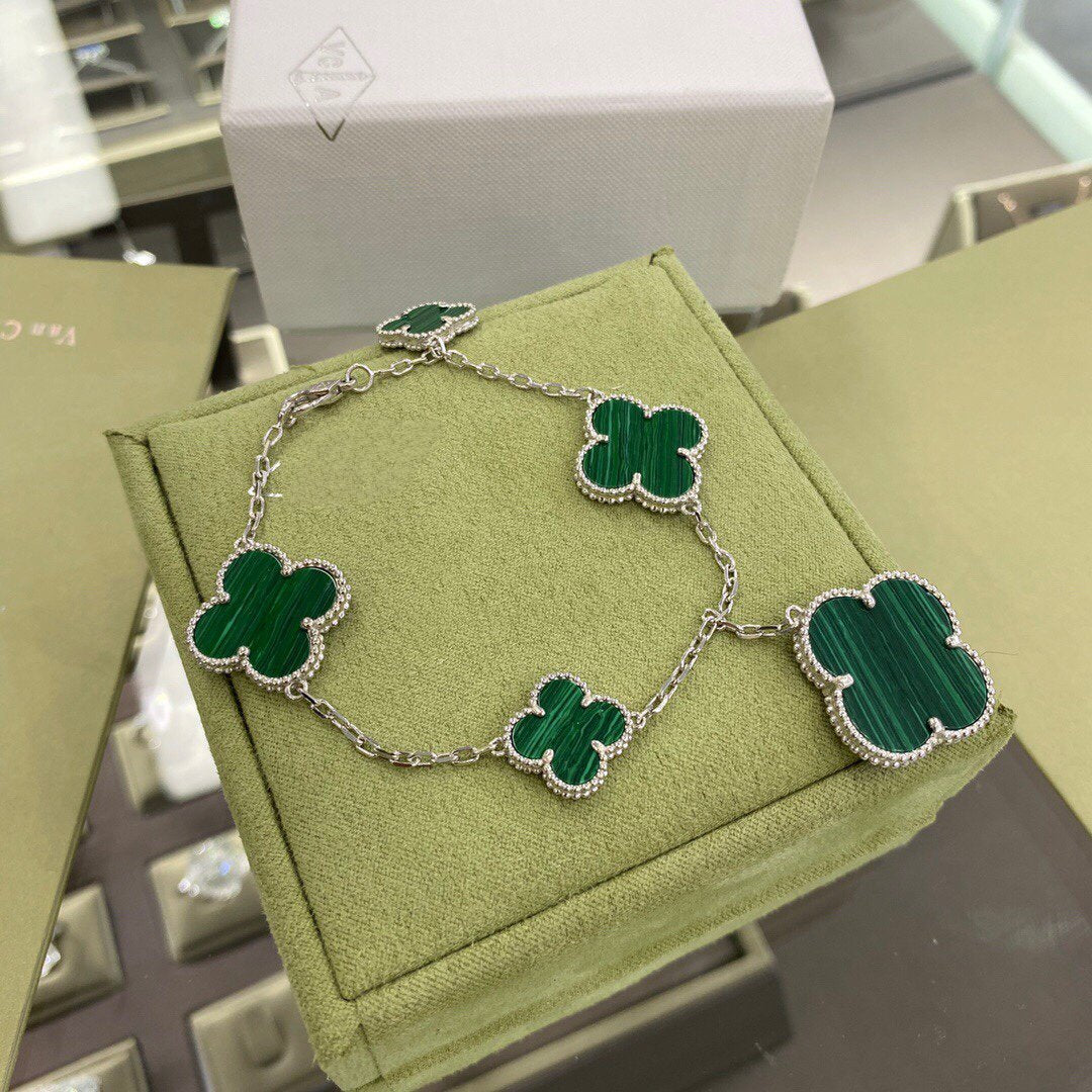 [Everoly JW]CLOVER 5 MOTIFS SIVLER MALACHITE BRACELET