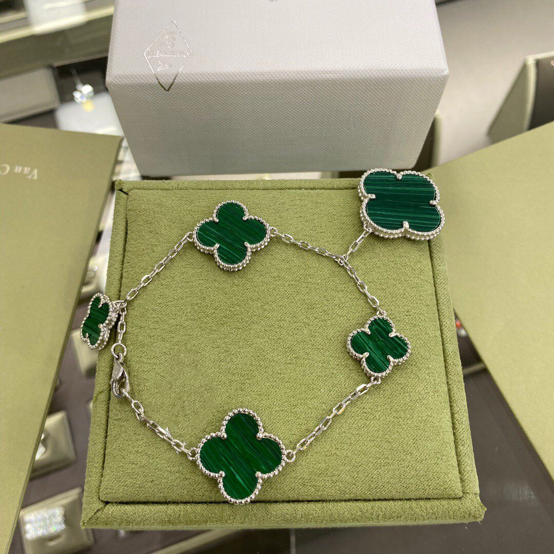 [Everoly JW]CLOVER 5 MOTIFS SIVLER MALACHITE BRACELET