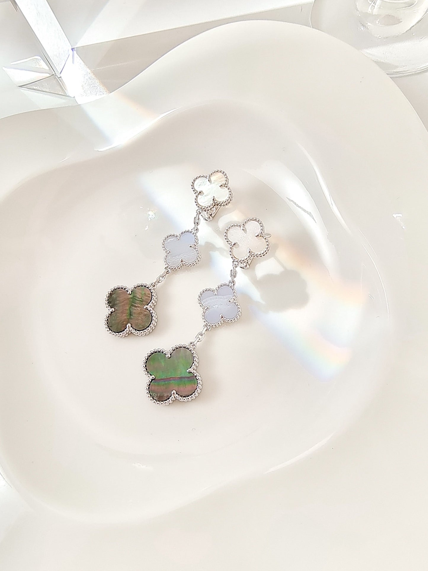 [Everoly JW]CLOVER 3 MOTIFS CHALCEDONY DARK MOP SILVER EARRINGS