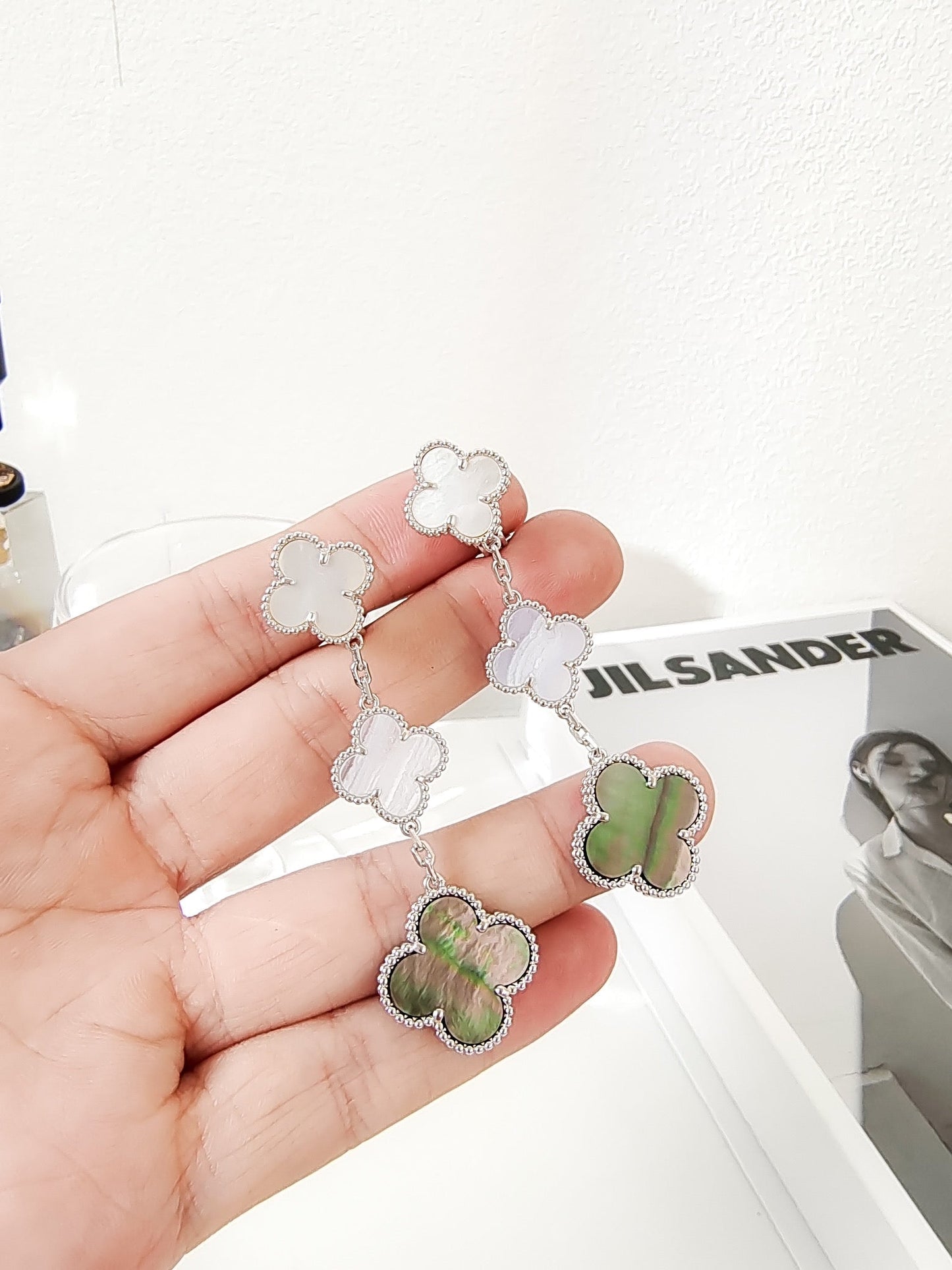 [Everoly JW]CLOVER 3 MOTIFS CHALCEDONY DARK MOP SILVER EARRINGS