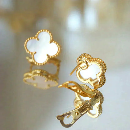 [Everoly JW]CLOVER MEDIUM 1 MOTIFS  WHITE MOP STUD EARRINGS
