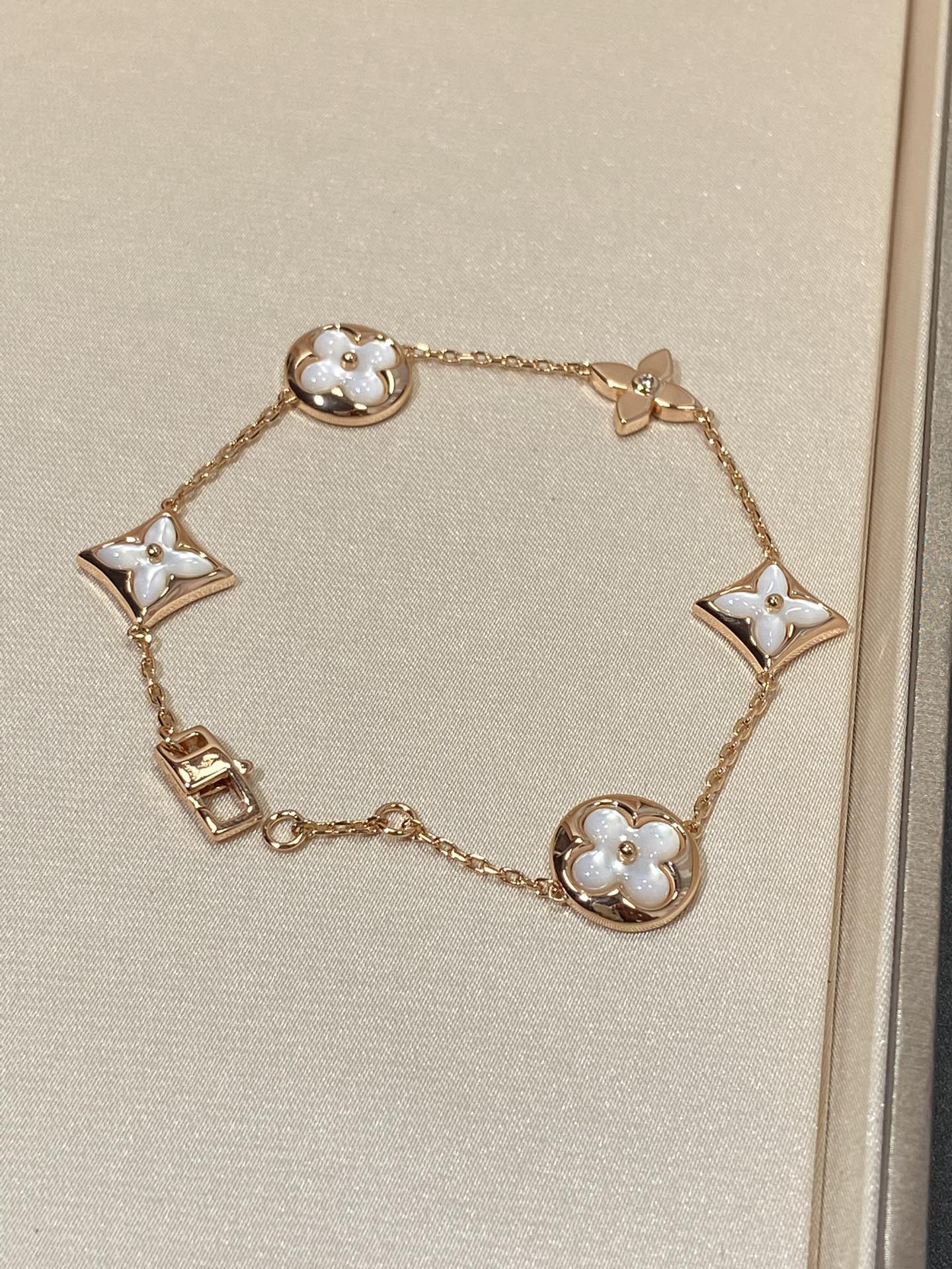 [Everoly JW]スターアンドサン 5モチーフ モップ ピンクゴールド ブレスレット