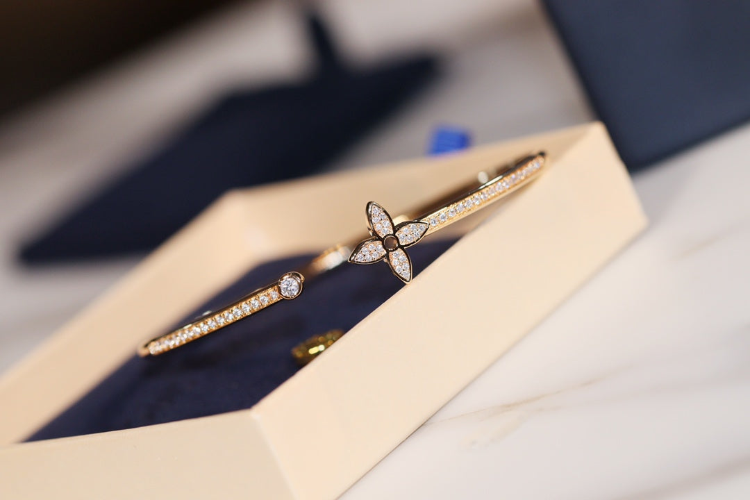 [Everoly JW]IDYLLE GOLD OPEN BRACELET DIAMOND PAVED