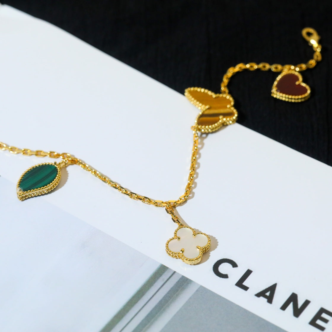 [Everoly JW]LUCKY SPRING 5 MOTIF GOLD BRACELET