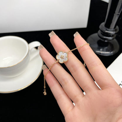 [Everoly JW]LUCKY  WHITE MOP  PLUM BLOSSOM NECKLACE