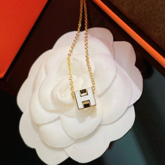 [Everoly JW]H WHITE SQUARE GOLD NECKLACE