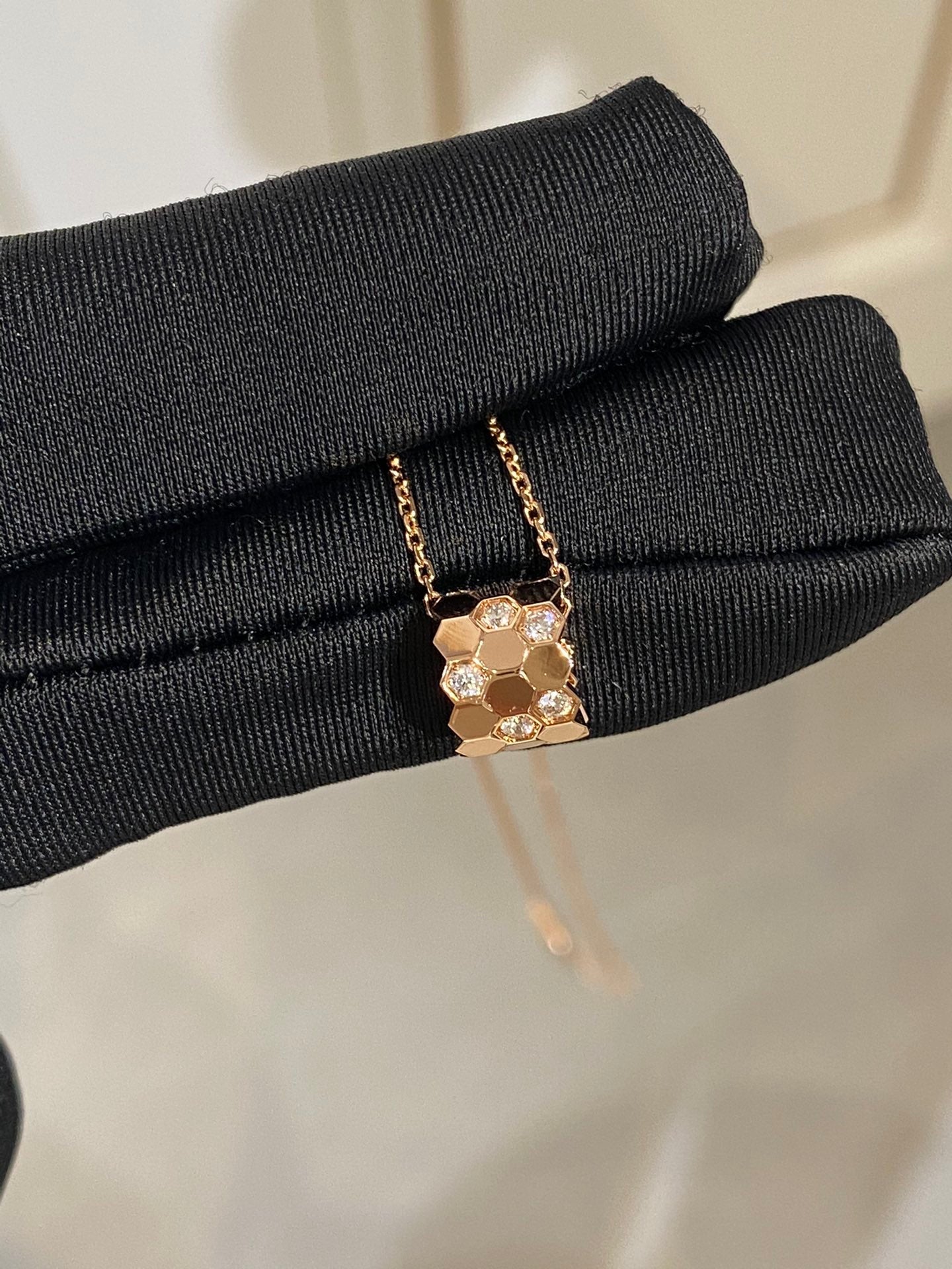 [Everoly JW]BEE LOVE DIAMOND NECKLACE