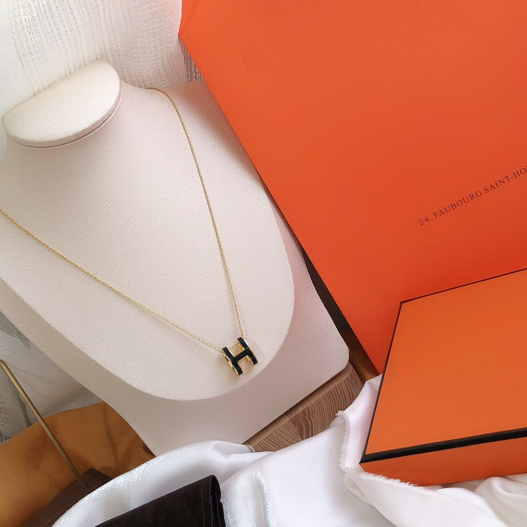 [Everoly JW]HM CLIC BLACK ENAMEL GOLD NECKLACE