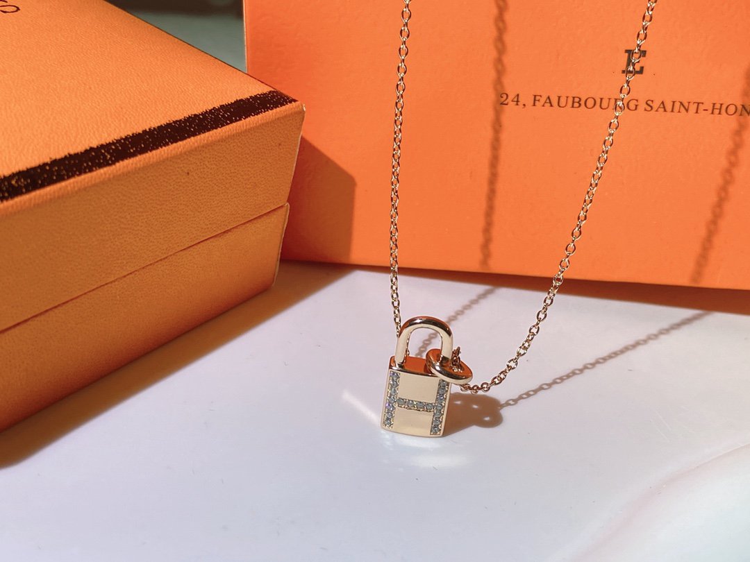 [Everoly JW]HM ADVANCED NICHE LOCK HEAD NECKLACE DIAMONDS