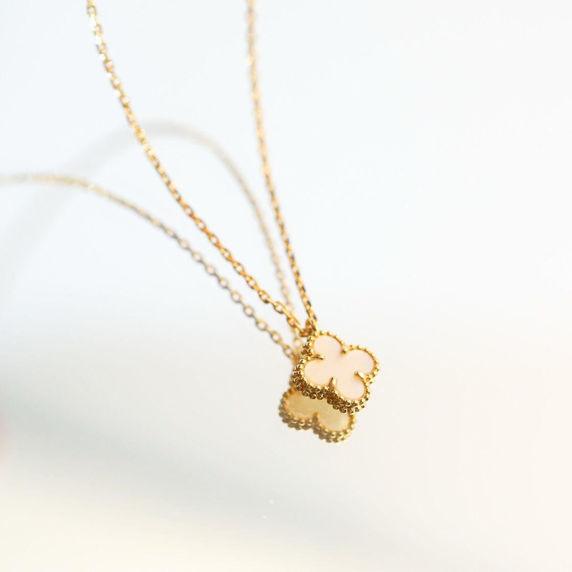 [Everoly JW]CLOVER MINI 9.5MM WHITE MOTHER-OF-PEARL NECKLACE